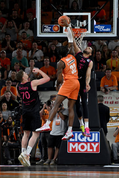 也暗藏着更 也暗藏着更